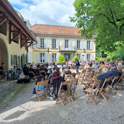 Concert dans la cour du Château de Bussigny - Musiques en Fête - 23 juin 2024 (Photo M. Rey)