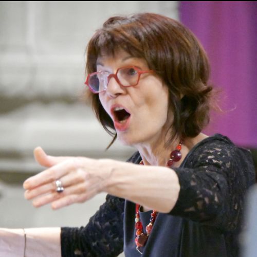 Joëlle Sarrazin dirige la chorale dijonnaise Fédachor